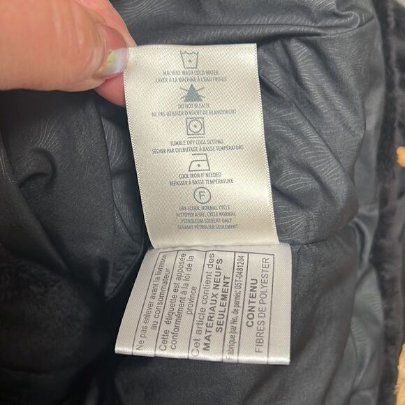 Wind River Fuzzy Vest Size Small - Picture 7 of 9